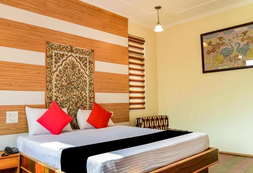 ホテル Capital O 63908  Pearl Continental