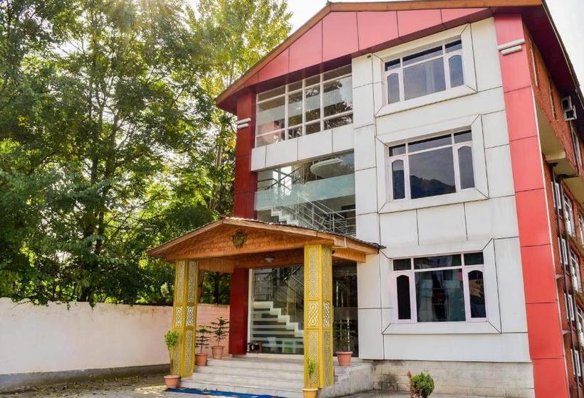 ホテル Capital O 63908  Pearl Continental