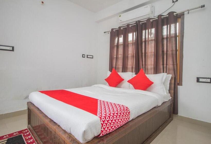 هتل Collection O Four Fox Suits