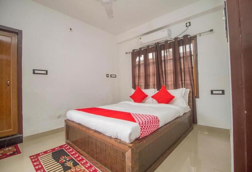 هتل Collection O Four Fox Suits