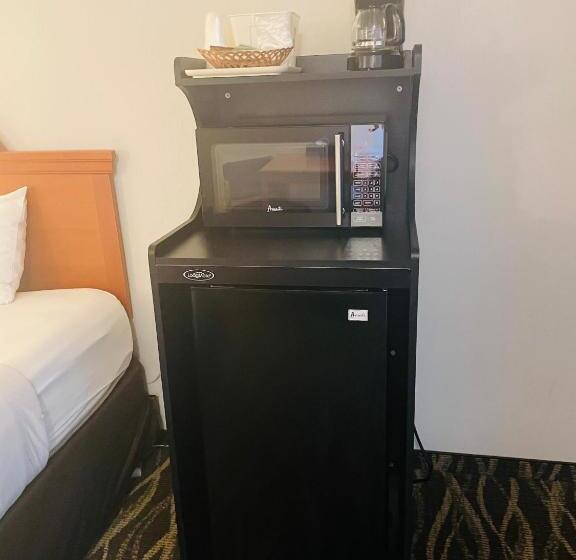 בית מלון כפרי America S Best Value Inn Sandpoint