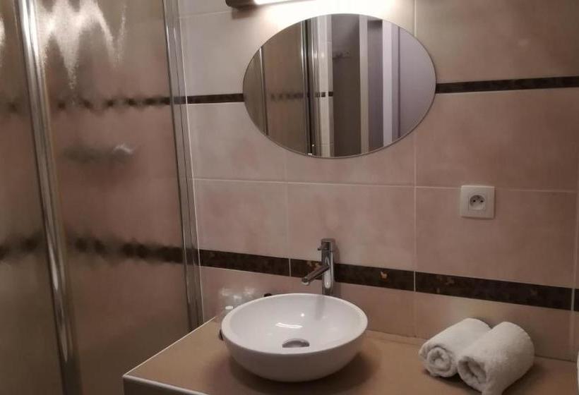 Отель Hôtel Restaurant Les Tilleuls