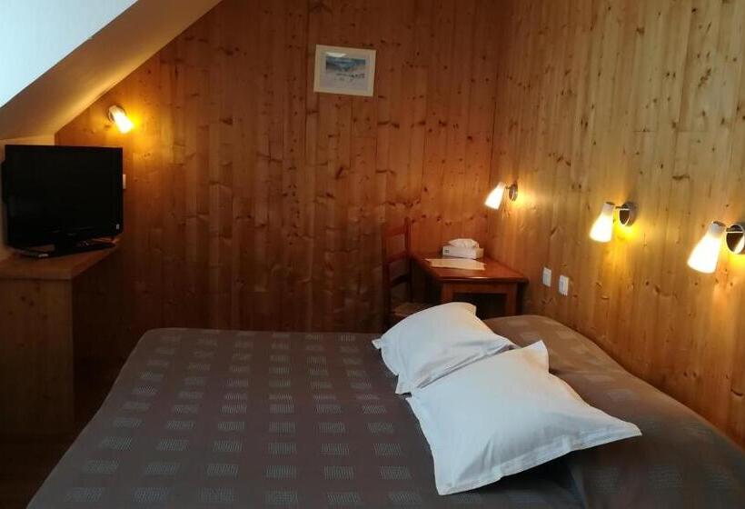 Отель Hôtel Restaurant Les Tilleuls