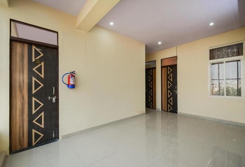 Отель Oyo 65384  Jaipur Crown