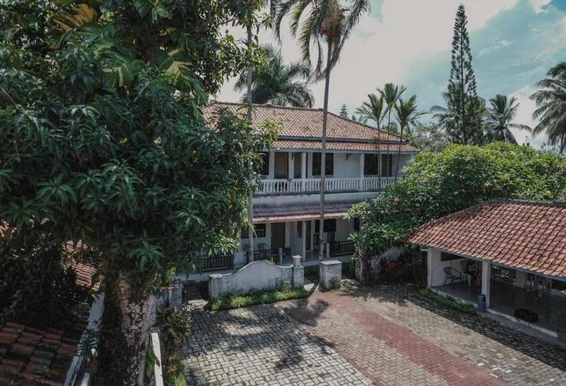 هتل Reddoorz Near Pantai Florida Anyer