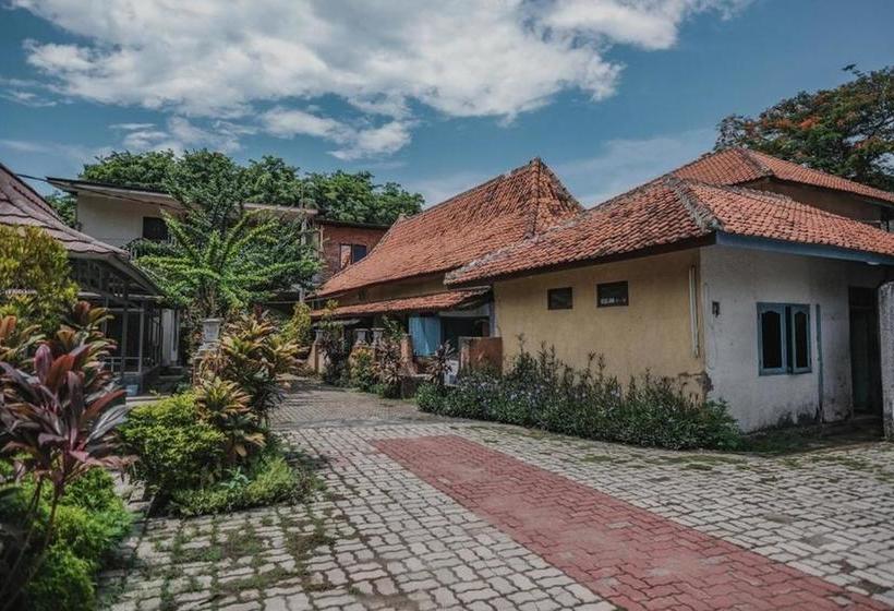 هتل Reddoorz Near Pantai Florida Anyer