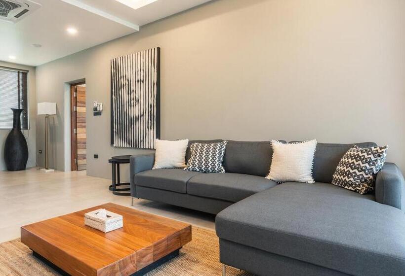 ホテル Zee Luxury Boutique