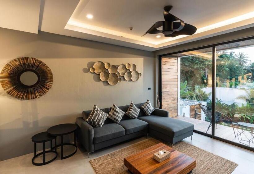 ホテル Zee Luxury Boutique