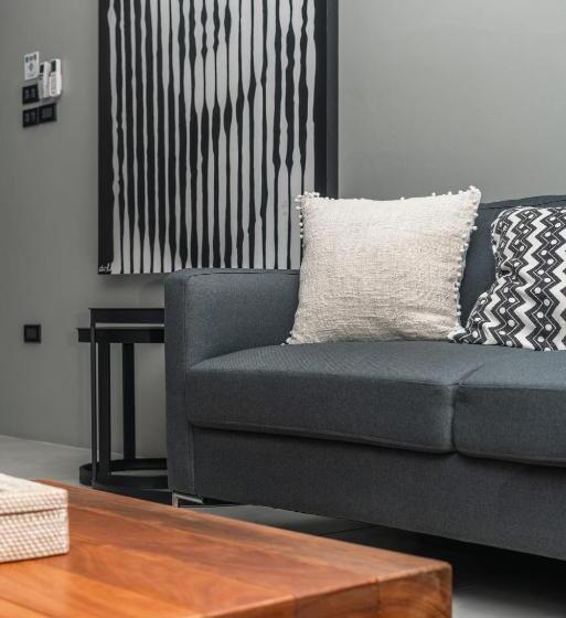 ホテル Zee Luxury Boutique