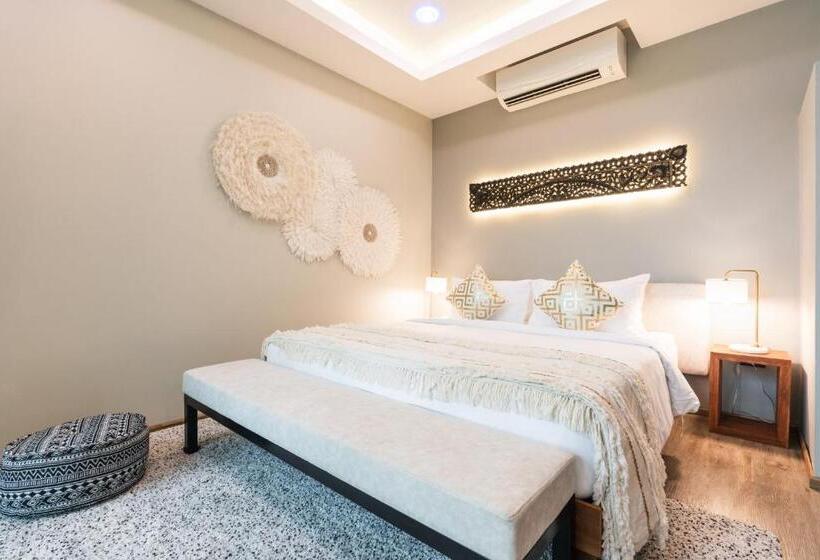 ホテル Zee Luxury Boutique