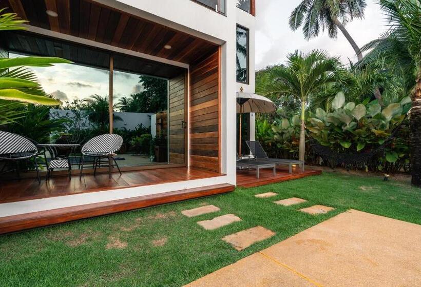 ホテル Zee Luxury Boutique