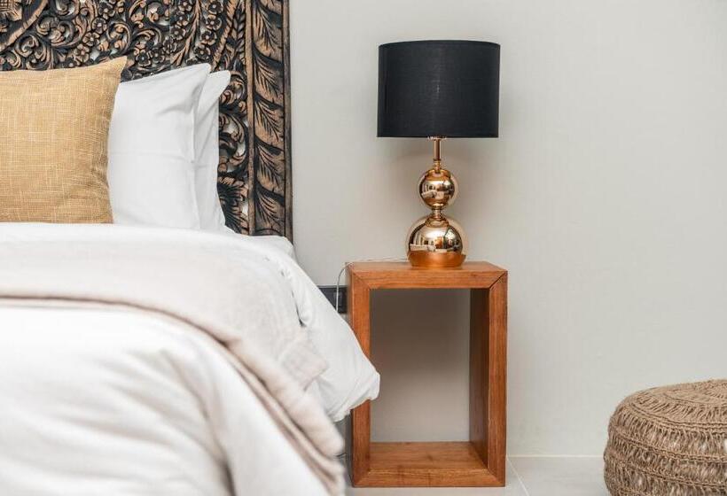 ホテル Zee Luxury Boutique