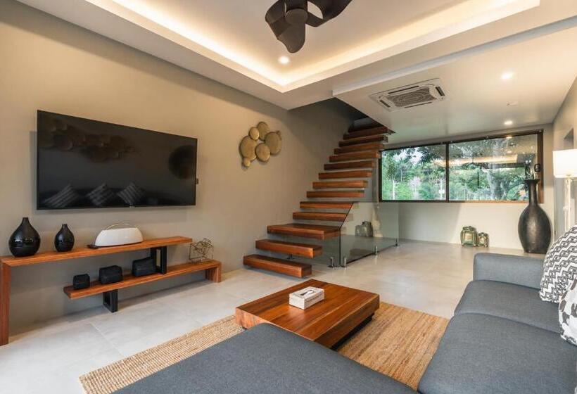 ホテル Zee Luxury Boutique