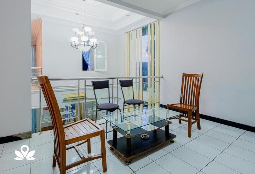 호텔 Shazira Syariah