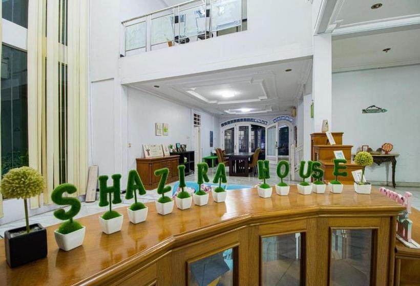 호텔 Shazira Syariah