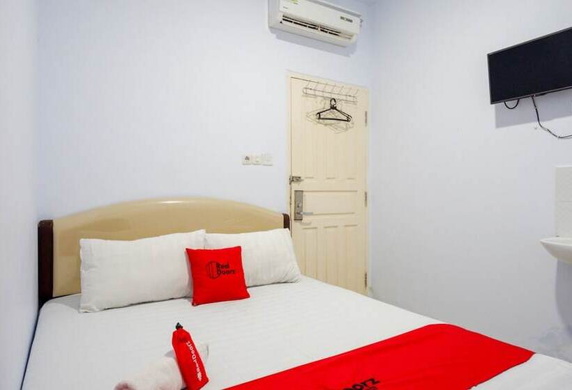 Reddoorz @ Hotel Bravo Pantai Kamali Bau Bau