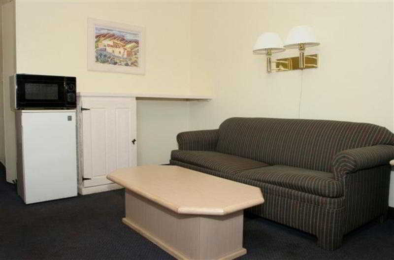 호텔 Americas Best Value Inn