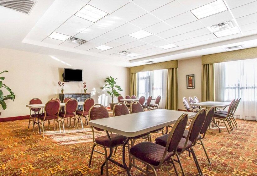 فندق Comfort Inn & Suites Shawnee North Near I40