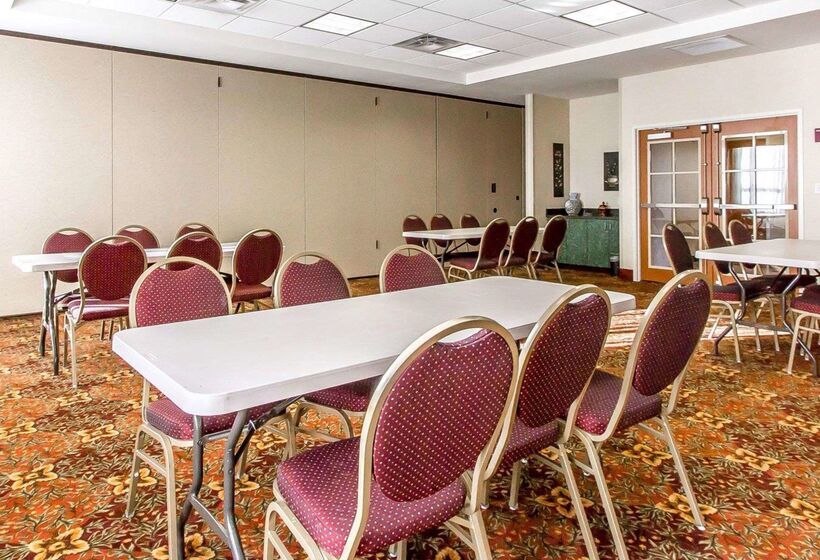 فندق Comfort Inn & Suites Shawnee North Near I40