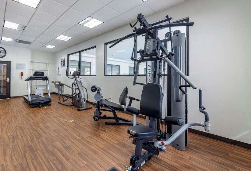 فندق Comfort Inn & Suites Shawnee North Near I40