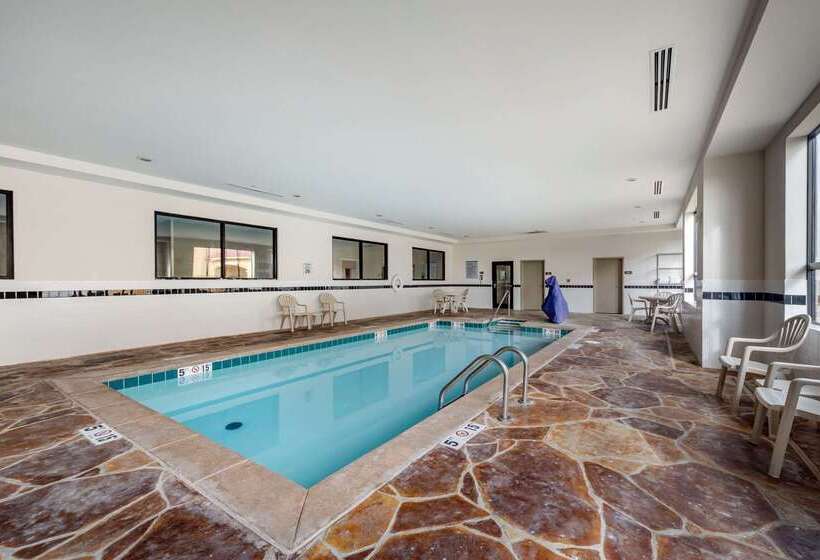 فندق Comfort Inn & Suites Shawnee North Near I40