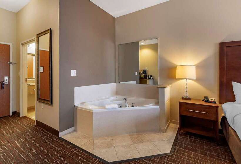 فندق Comfort Inn & Suites Shawnee North Near I40