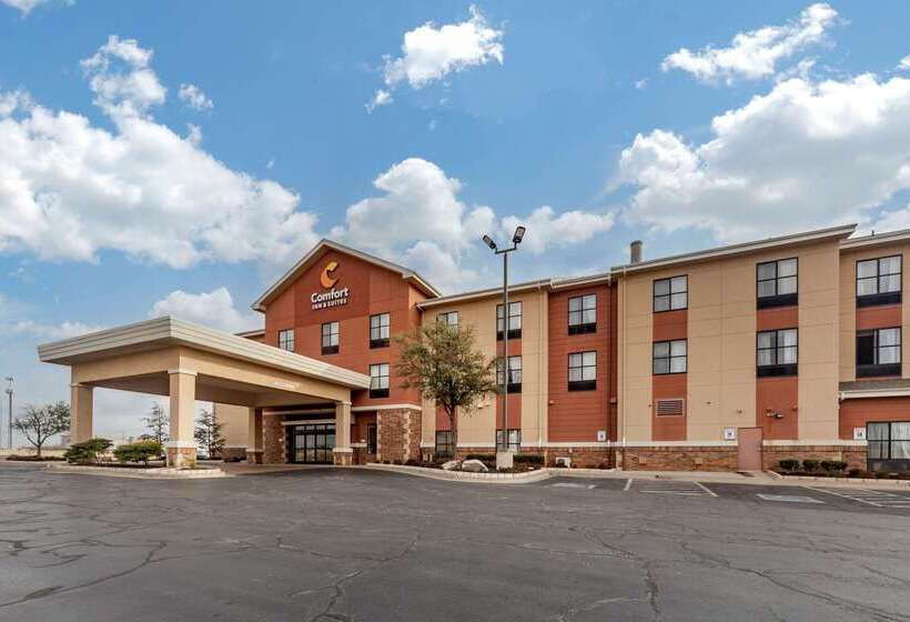 فندق Comfort Inn & Suites Shawnee North Near I40