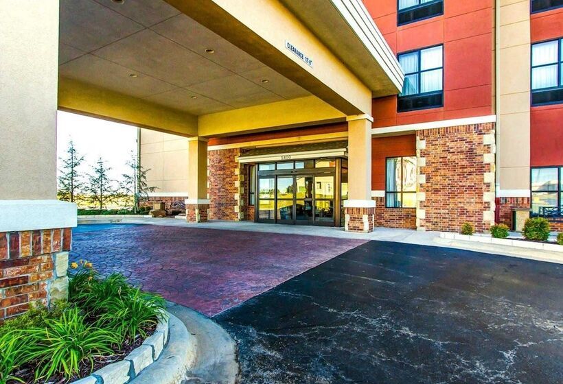 فندق Comfort Inn & Suites Shawnee North Near I40