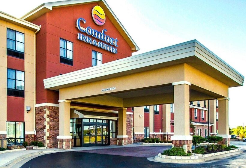 호텔 Comfort Inn & Suites Shawnee North Near I40