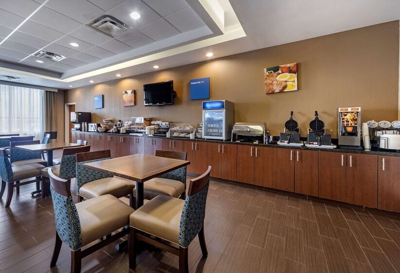 فندق Comfort Inn & Suites Shawnee North Near I40