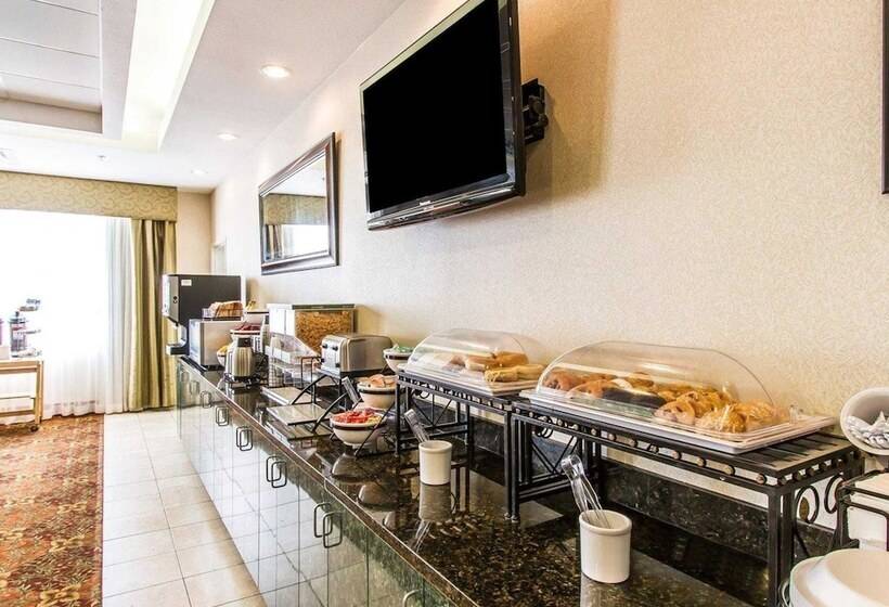 فندق Comfort Inn & Suites Shawnee North Near I40