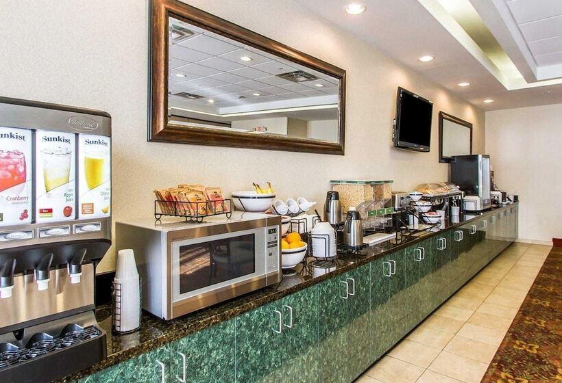 호텔 Comfort Inn & Suites Shawnee North Near I40