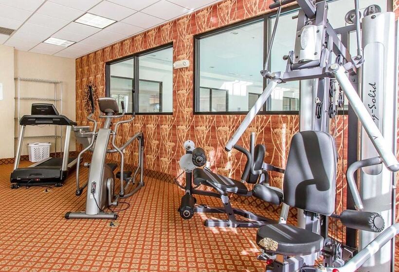 فندق Comfort Inn & Suites Shawnee North Near I40