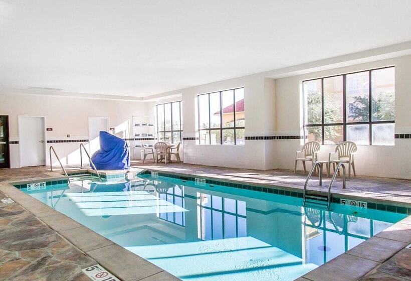 فندق Comfort Inn & Suites Shawnee North Near I40