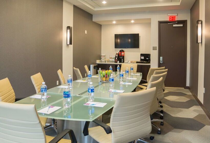 Отель Crowne Plaza Orlando Lake Buena Vista, An Ihg