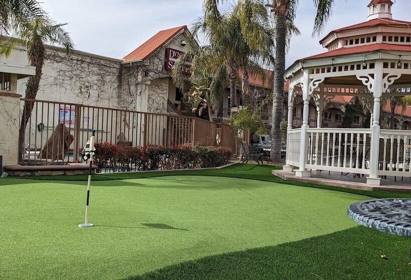 בית מלון כפרי Dynasty Suites Redlands