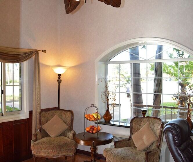 בית מלון כפרי Dynasty Suites Redlands