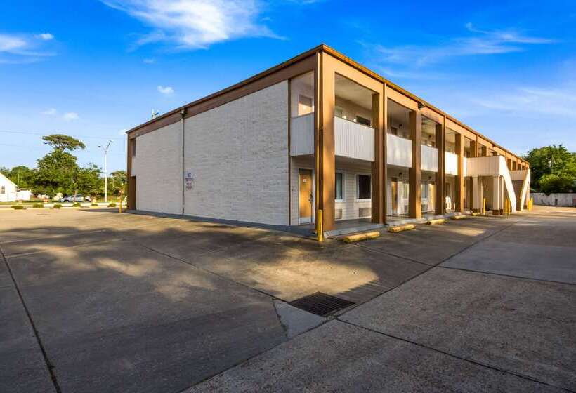 هتل Econo Lodge Little Creek
