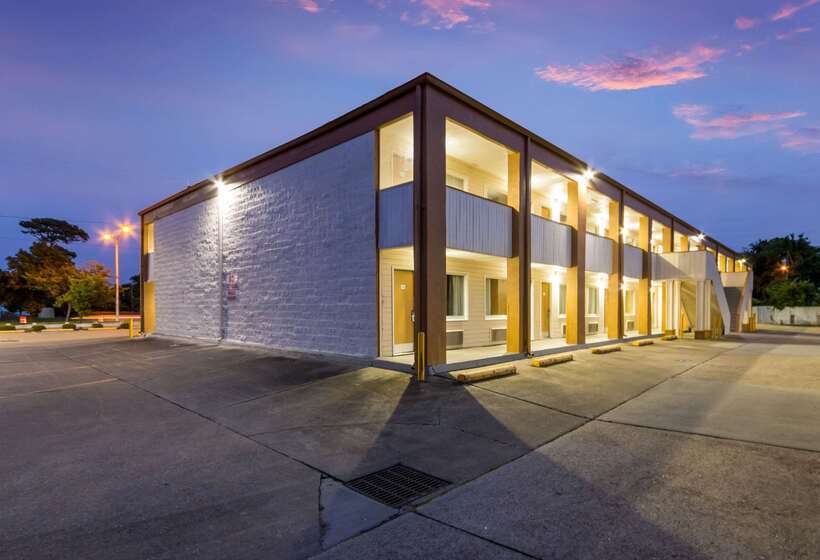 ホテル Econo Lodge Little Creek