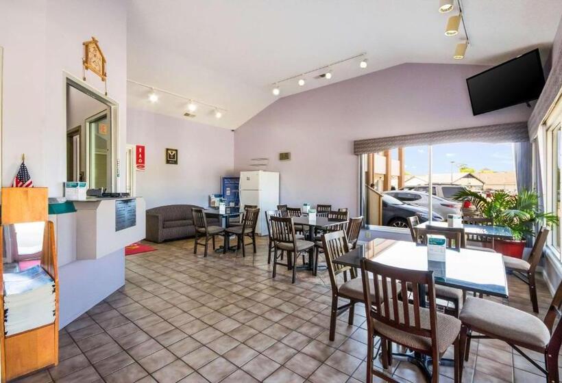 ホテル Econo Lodge Little Creek