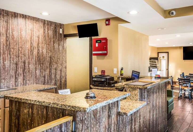 בית מלון כפרי Econo Lodge