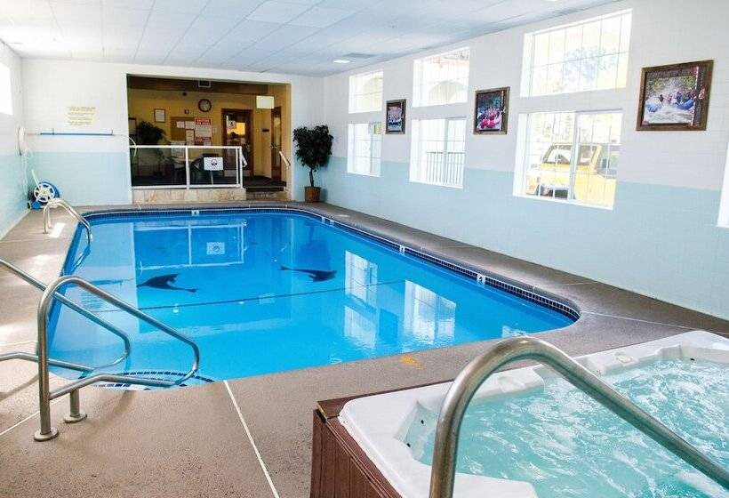 בית מלון כפרי Fairbridge Inn & Suites