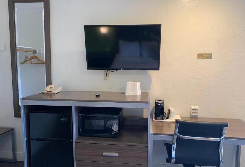 Отель Gilroy Inn