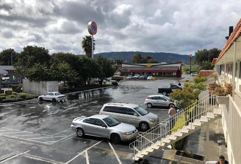 Отель Gilroy Inn