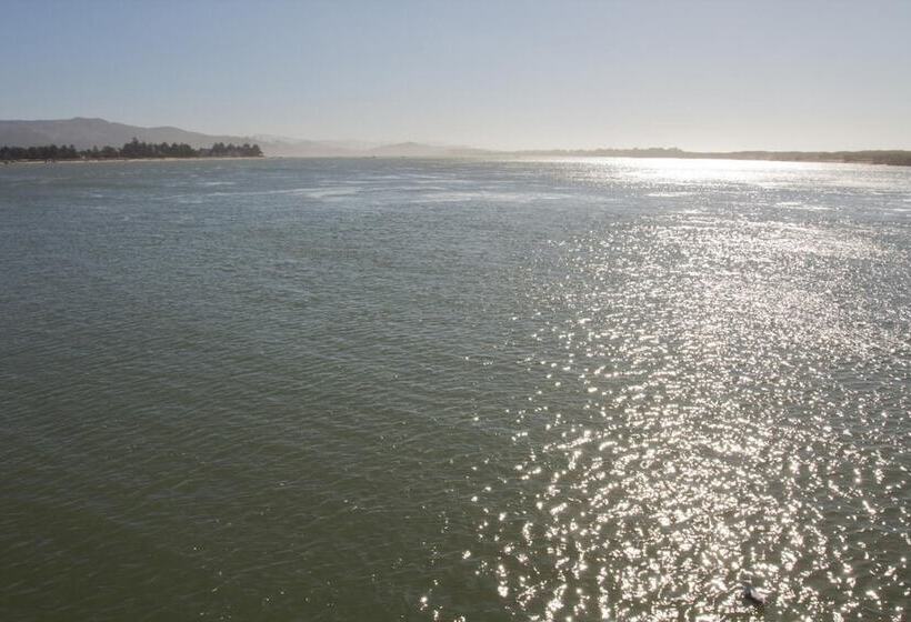 호텔 Looking Glass Inn