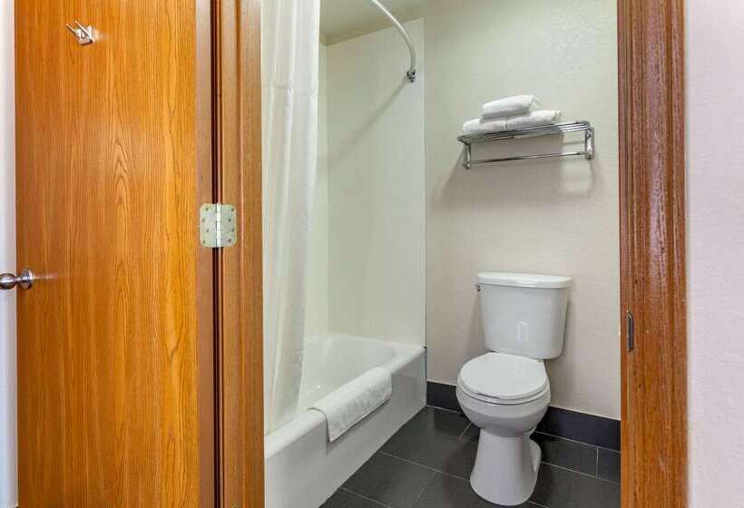 فندق Quality Inn New London