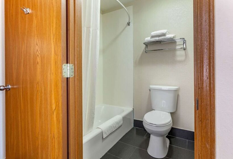 فندق Quality Inn New London