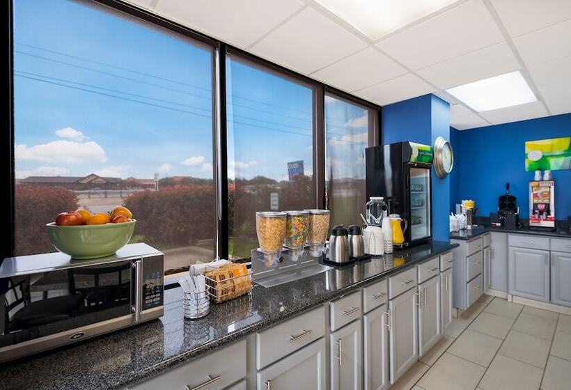 בית מלון כפרי Quality Inn & Suites Round Rock