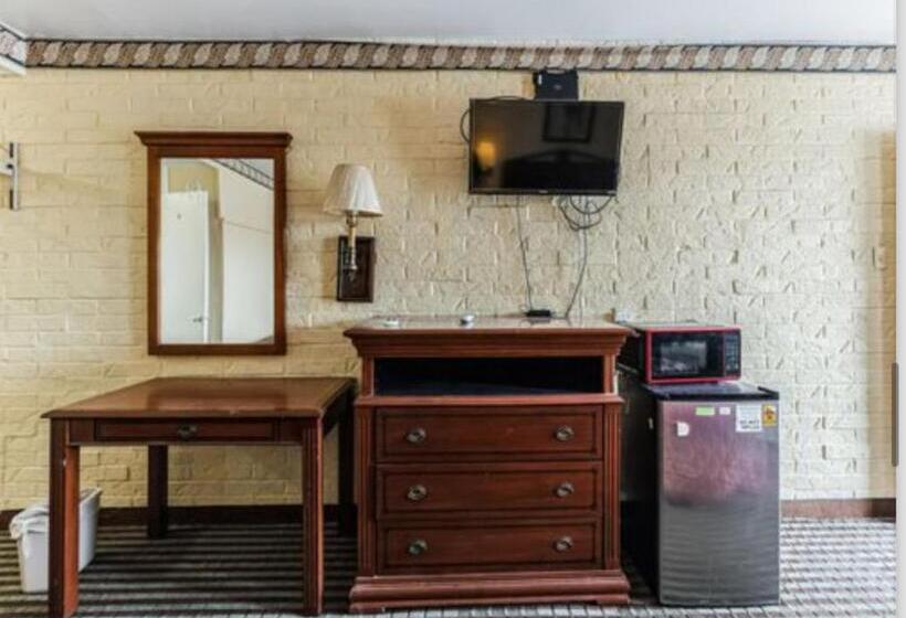 Отель Regency Inn