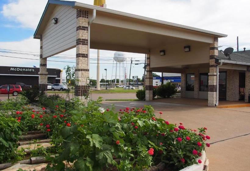 בית מלון כפרי Regency Inn